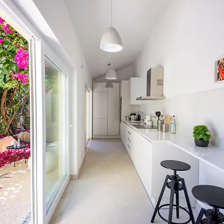 Serene Hideaway In Chiado * 리스본