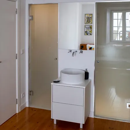 Serene Hideaway In Chiado 아파트